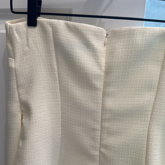 These Three Boutique Linen Ivory Strapless Top Medium - Picture 6 of 14